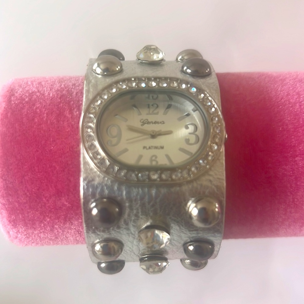 Geneva New vintage Wristwatch, Japanese movement, silver, leather band,crystals, - Picture 2 of 6